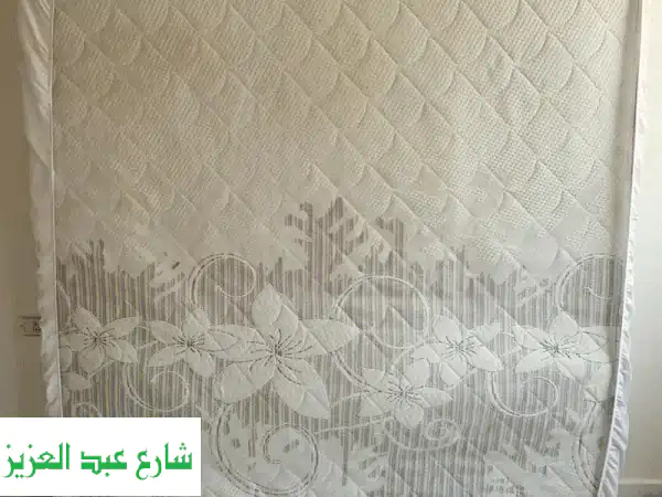 فرصة! مرتبة سرير كينج (160x200) بحالة ممتازة جداً للبيع...