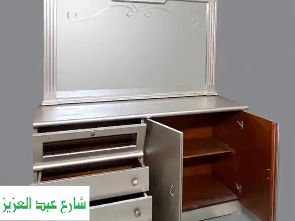 بوفيه خشب زان حالة ممتازة بمرايا للبيع