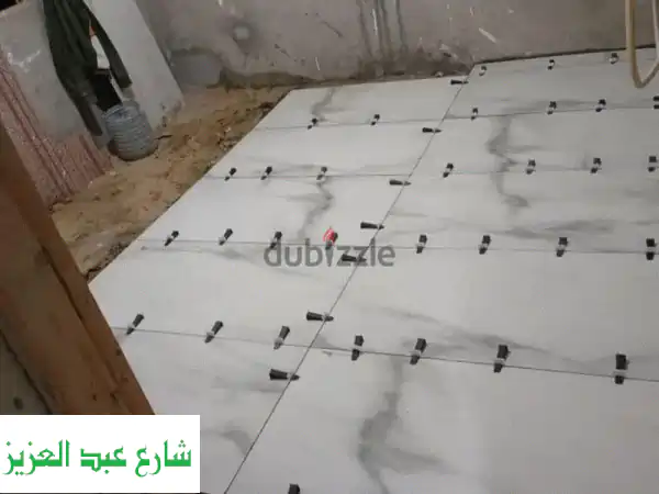 مبلط تركيب ولاصق سيراميك وبلاط بعده حديثه وسعر مناسب