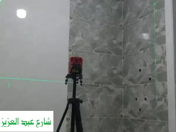 مبلط تركيب ولاصق سيراميك وبلاط بعده حديثه وسعر مناسب
