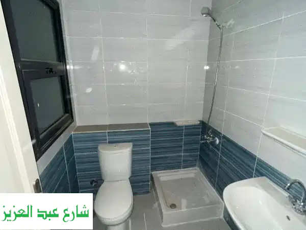 طقم حمام مكون من  ( قاعده ، بانيو قدم ، حوض)...