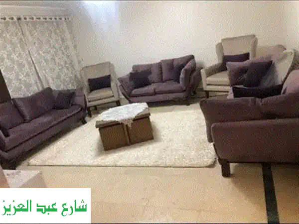 انتريه بحالته  استعمال بسيط  خشب زان احمر متاح للمعاينه
